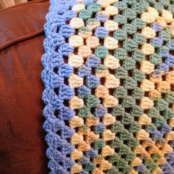 Vintage Handmade Crochet Baby / Throw Blanket - Picture 4 of 8